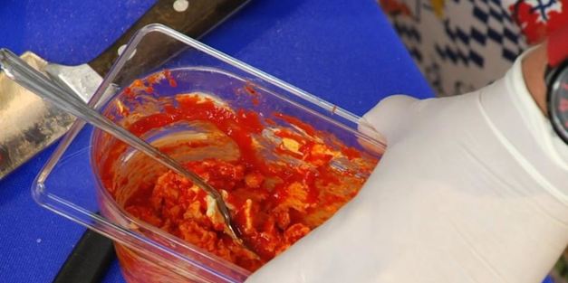 ассорти из сливочного масла, варенье и морс