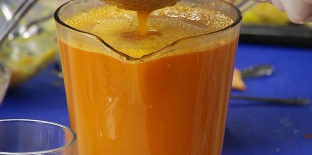 ассорти из сливочного масла, варенье и морс