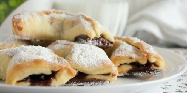 кифлики с вишневым вареньем