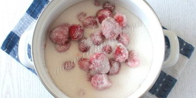 клубничное варенье в мультиварке