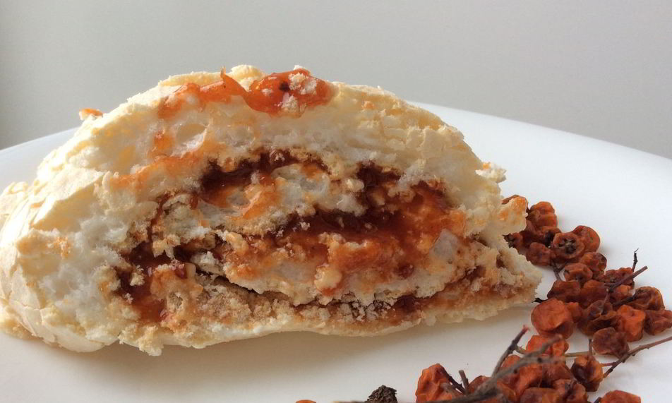 Рецепт меренговый рулет с рябиновым вареньем