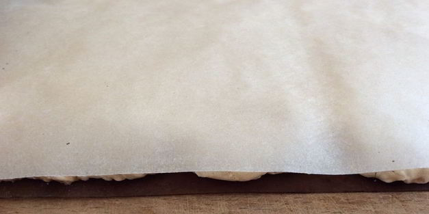 меренговый рулет с рябиновым вареньем