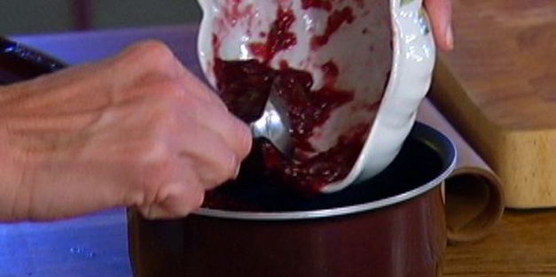 рулет с малиновым вареньем