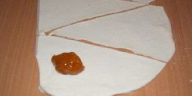 рулетики с абрикосовым вареньем