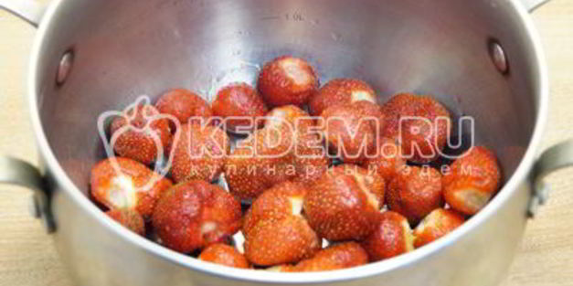 варенье из клубники с целыми ягодами