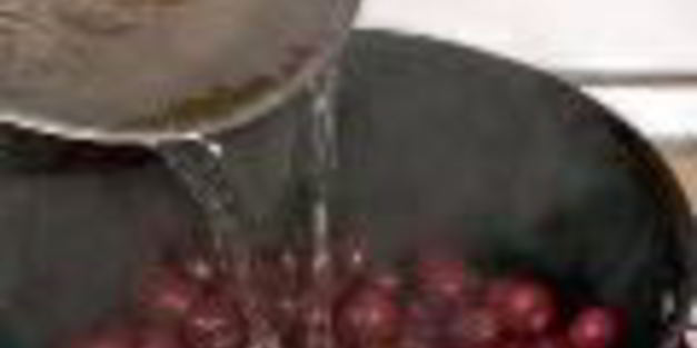 вишневое варенье с косточками