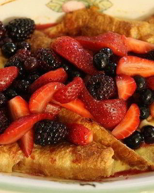 Ягоды на французском тосте