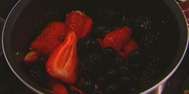 ягоды на французском тосте