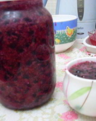 Желе с ягодками на зиму — толченая черная смородина с сахаром
