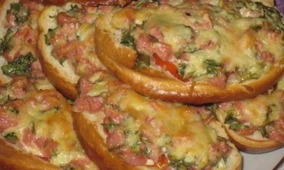 Рецепт бутерброд ленивая пицца с колбасой и сыром