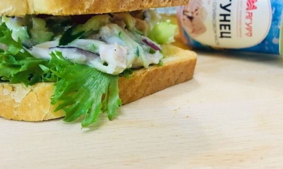 Рецепт бутерброда с консервированныма тунцома