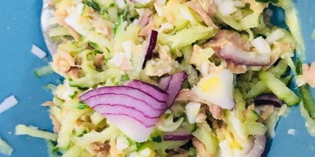 бутерброд с консервированным тунцом