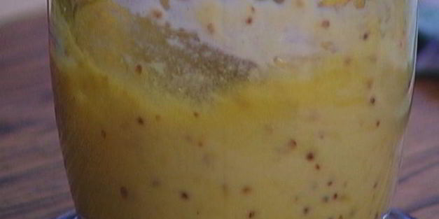 бутерброд с курицей, беконом и авокадо