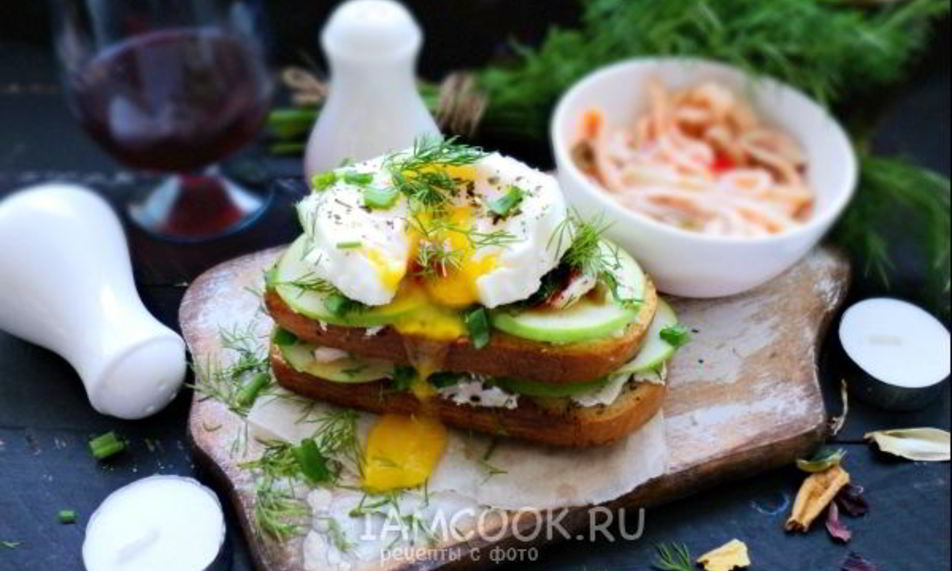 Рецепт бутерброда с маринованныма кальмарома и яйцома