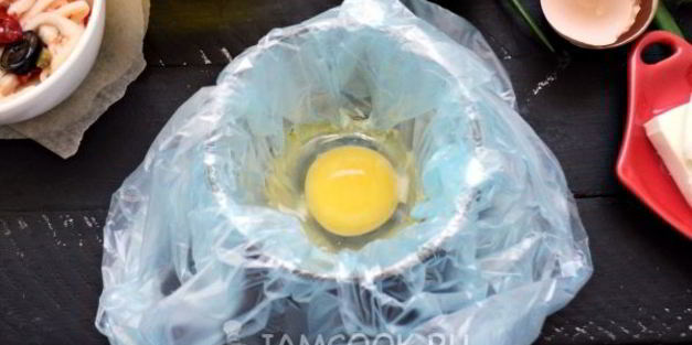 бутерброд с маринованным кальмаром и яйцом