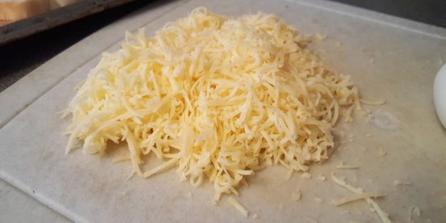 бутерброд с яйцом и сыром горячий