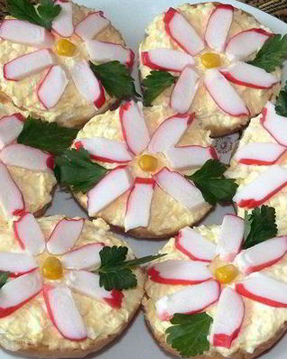 Бутерброды Крабовые цветы с сыром