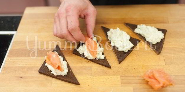 бутерброды с авокадо и лососем