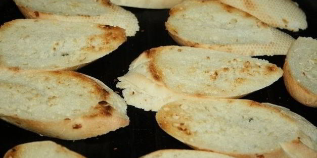 бутерброды с глазированной печенью