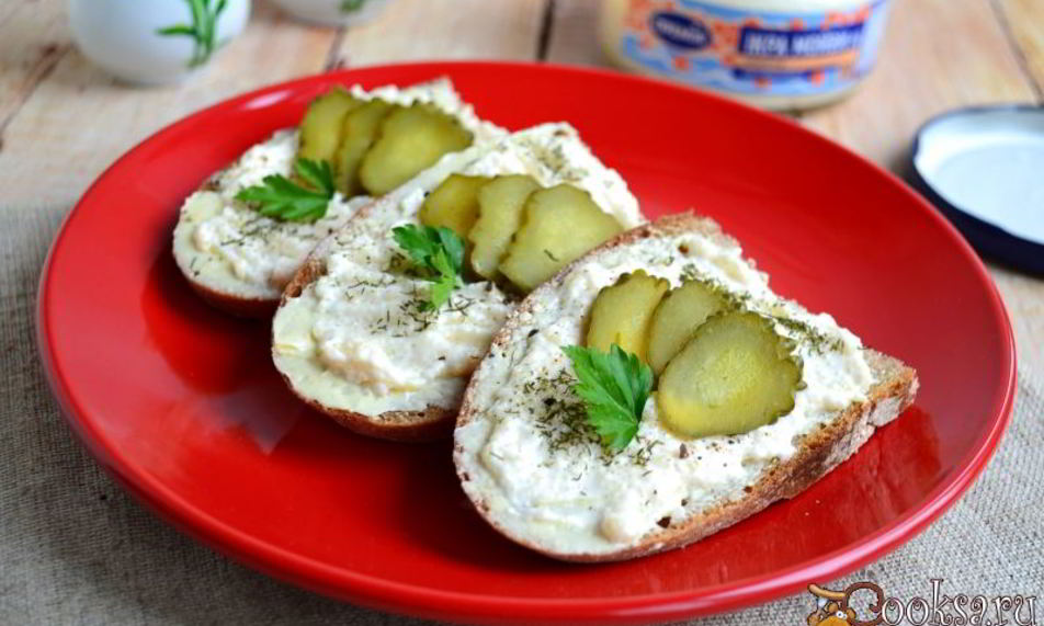 Рецепт бутерброды с горчичным маслом и икрой мойвы