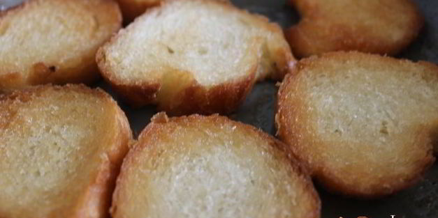 бутерброды с консервированным лососем