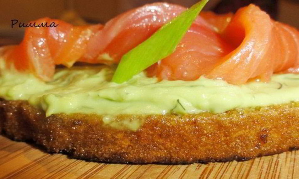 Рецепт бутерброды с малосольной семгой и авокадо