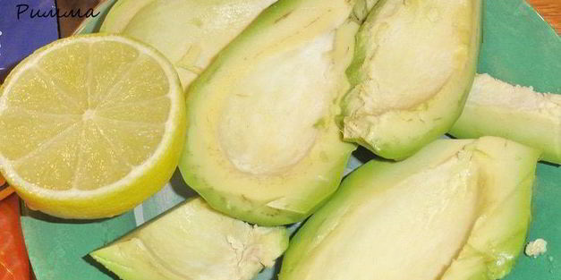 бутерброды с малосольной семгой и авокадо