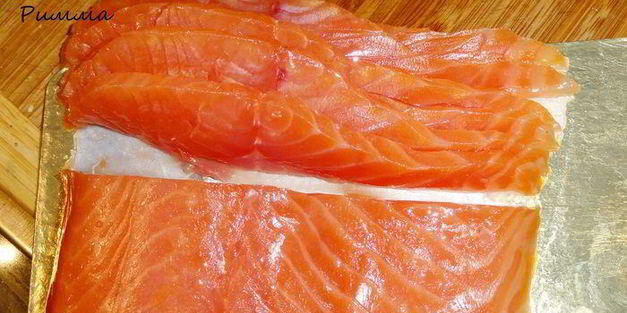 бутерброды с малосольной семгой и авокадо