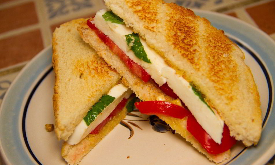 Рецепт бутерброды с моцареллой