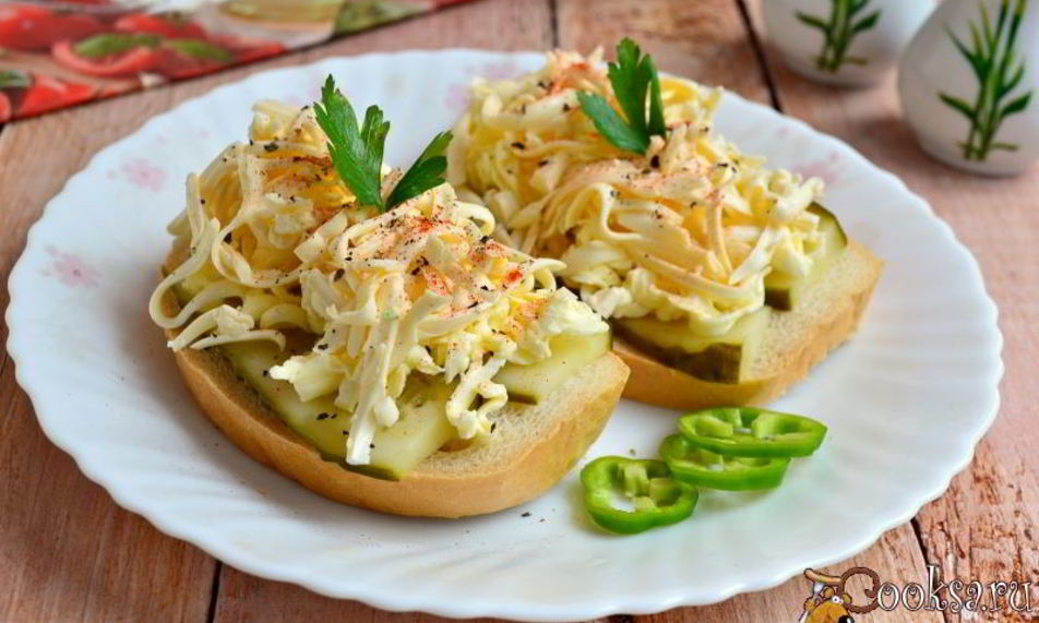 Рецепт бутерброды с огурцом, маслом и плавленным сыром