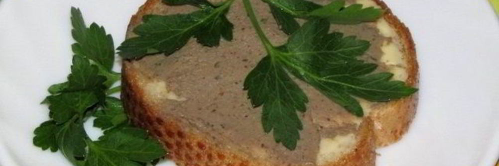 Бутерброды с паштетом из печени