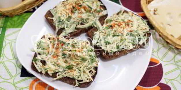 бутерброды с салатом