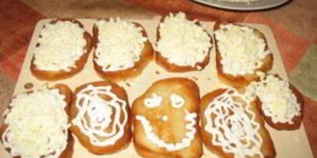 бутерброды с яйцом и чесноком