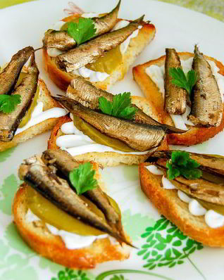Бутерброды со шпротами
