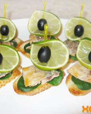 Бутерброды со скумбрией Лодочки