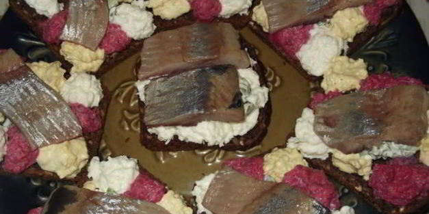 бутерброды закусочные с сельдью