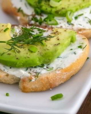 Быстрые бутерброды с авокадо