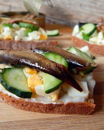 Бутерброды со шпротами