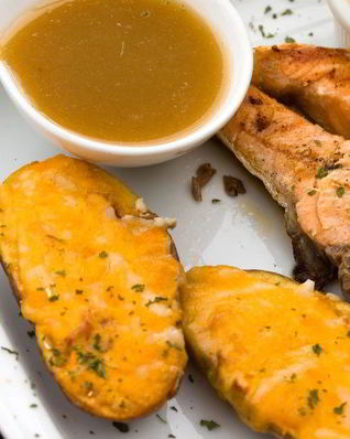 Горячие бутерброды из ржаного хлеба с брокколи и чеддером