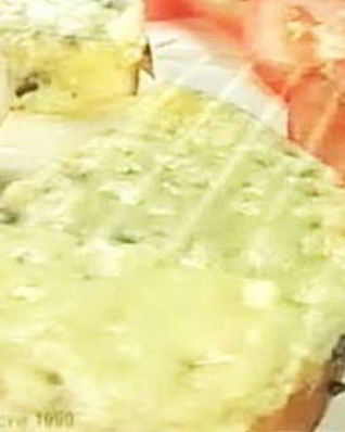 Горячие бутерброды с анчоусным маслом