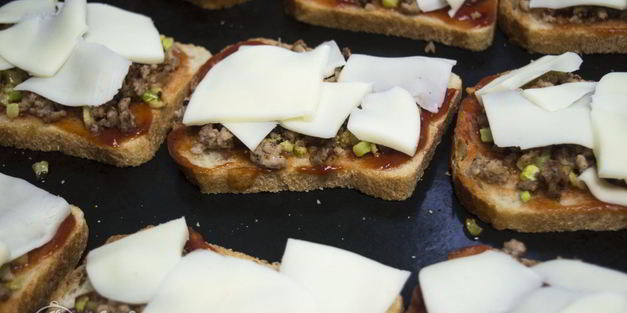 горячие бутерброды с фаршем