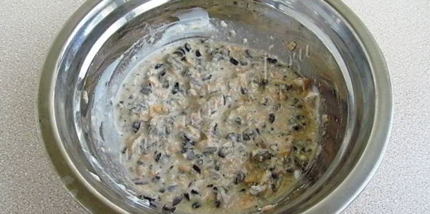 горячие бутерброды с консервированным лососем и маслинами