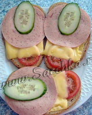 Горячие бутерброды с сыром и помидором