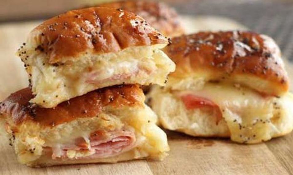 Рецепт горячих бутербродов с ветчиного и сырома в фольге