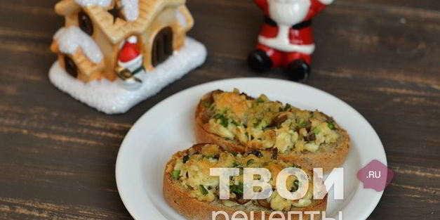 горячие бутерброды с яйцом и грибами