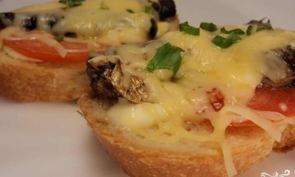 Рецепт горячие бутерброды со шпротами и сыром