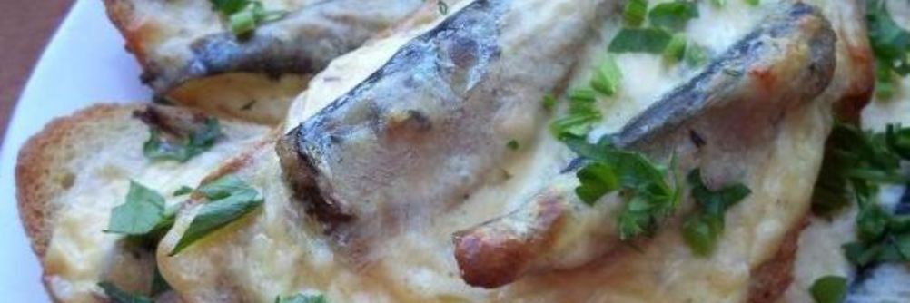 Горячие бутерброды со шпротами