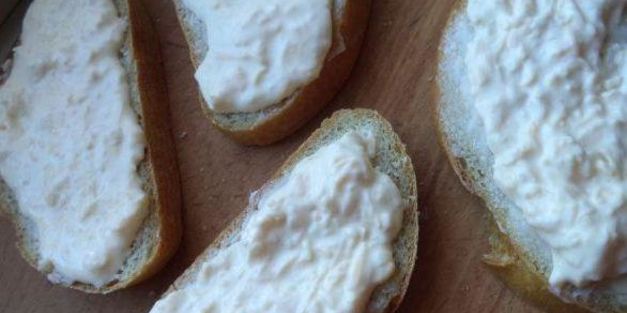 горячие бутерброды со шпротами