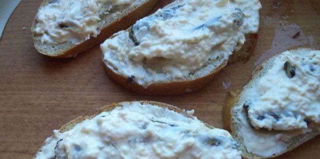 горячие бутерброды со шпротами