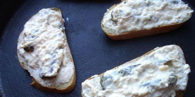 горячие бутерброды со шпротами